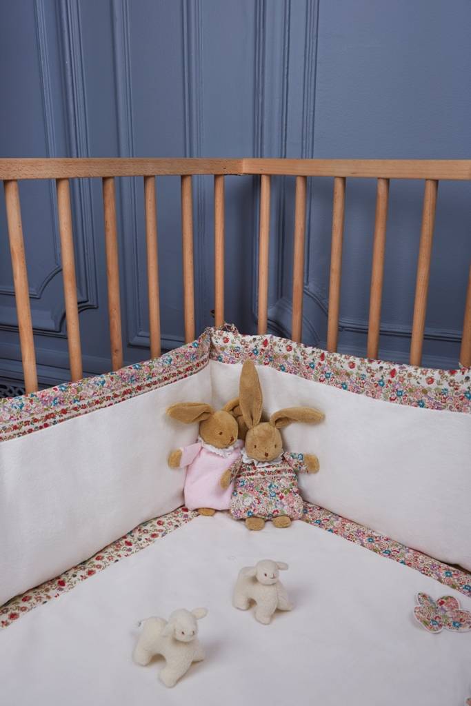 Tour de Lit et Tour de Parc Fleurs Rouges Tour de Lit et Tour de Parc Fleurs Rouges